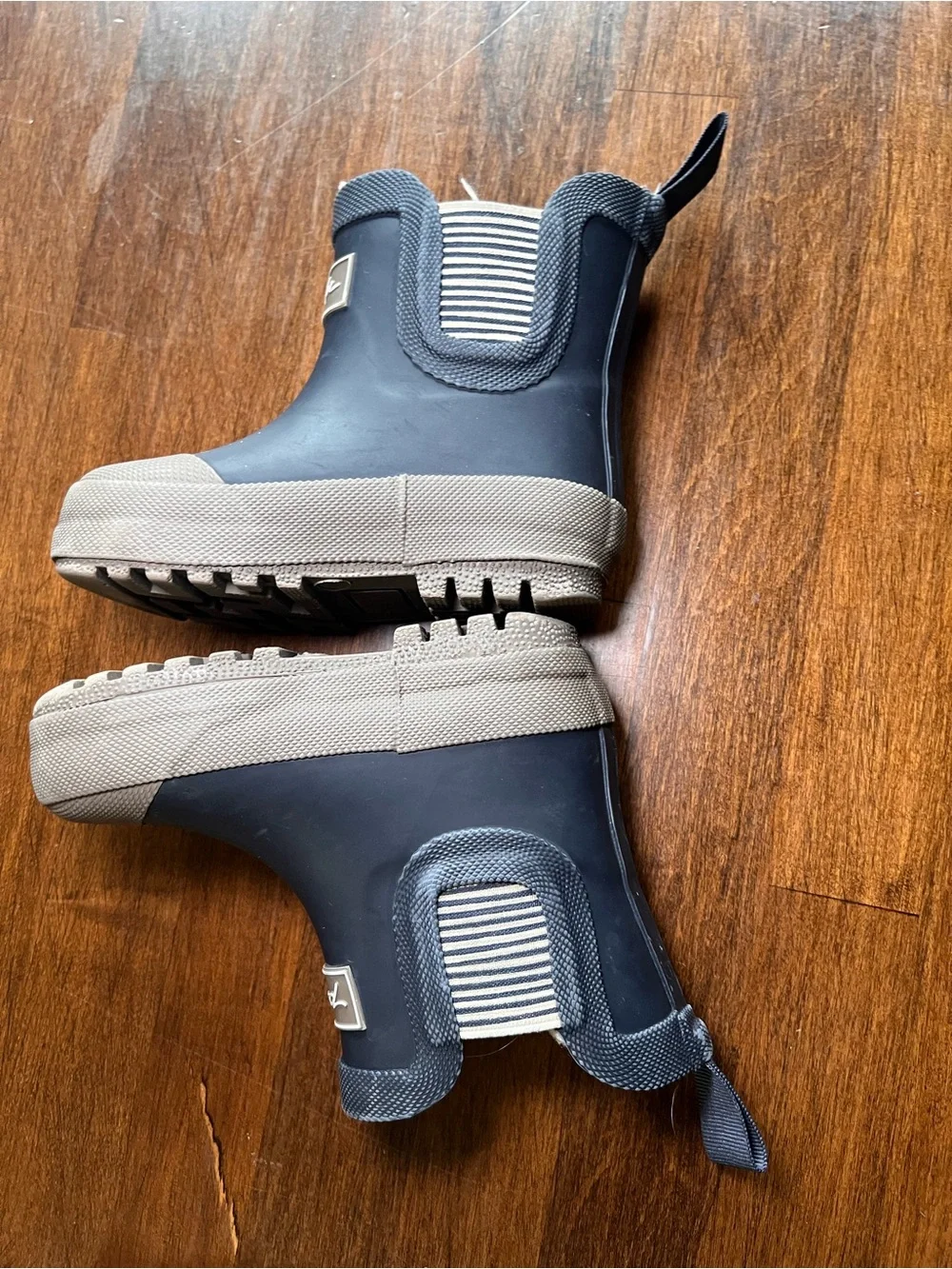 Pehr Toddler Kids 7 Waterproof Navy and Taupe Lined Rain Boots